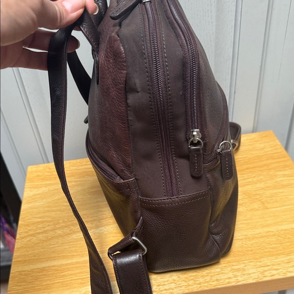 Fossil Leather Backpack 🔑 - Picture 11 of 17